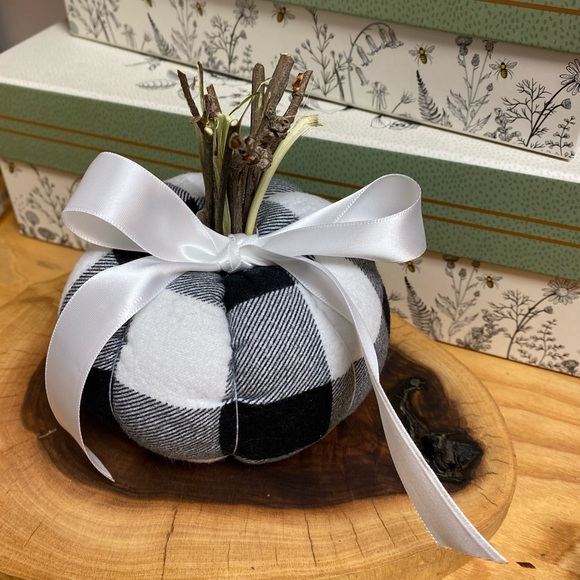 Farmhouse fall pumpkin decor in black and white flannel buffalo plaid - Picture 2 of 3